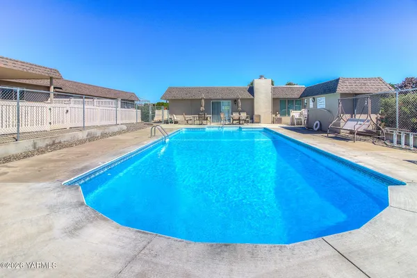 $330,000 | 100 North 60th Avenue, Unit 6, Yakima, WA 98908