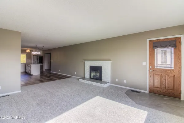 $330,000 | 100 North 60th Avenue, Unit 6, Yakima, WA 98908