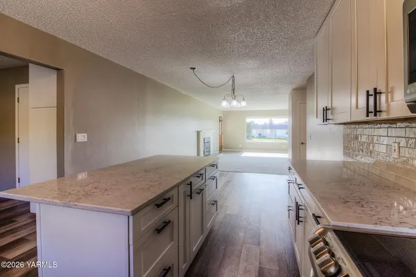 $330,000 | 100 North 60th Avenue, Unit 6, Yakima, WA 98908