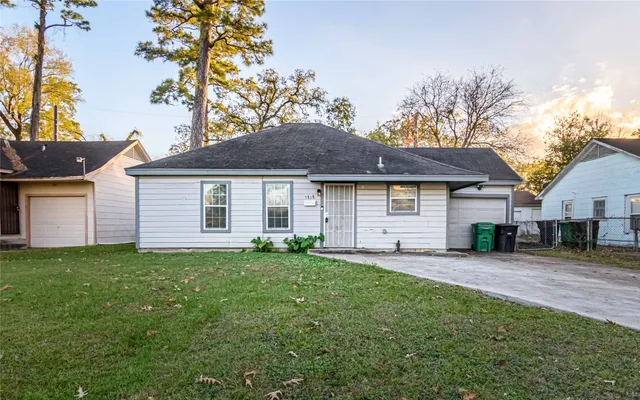 $2,400 | 3818 Blodgett Street, Houston, TX 77004