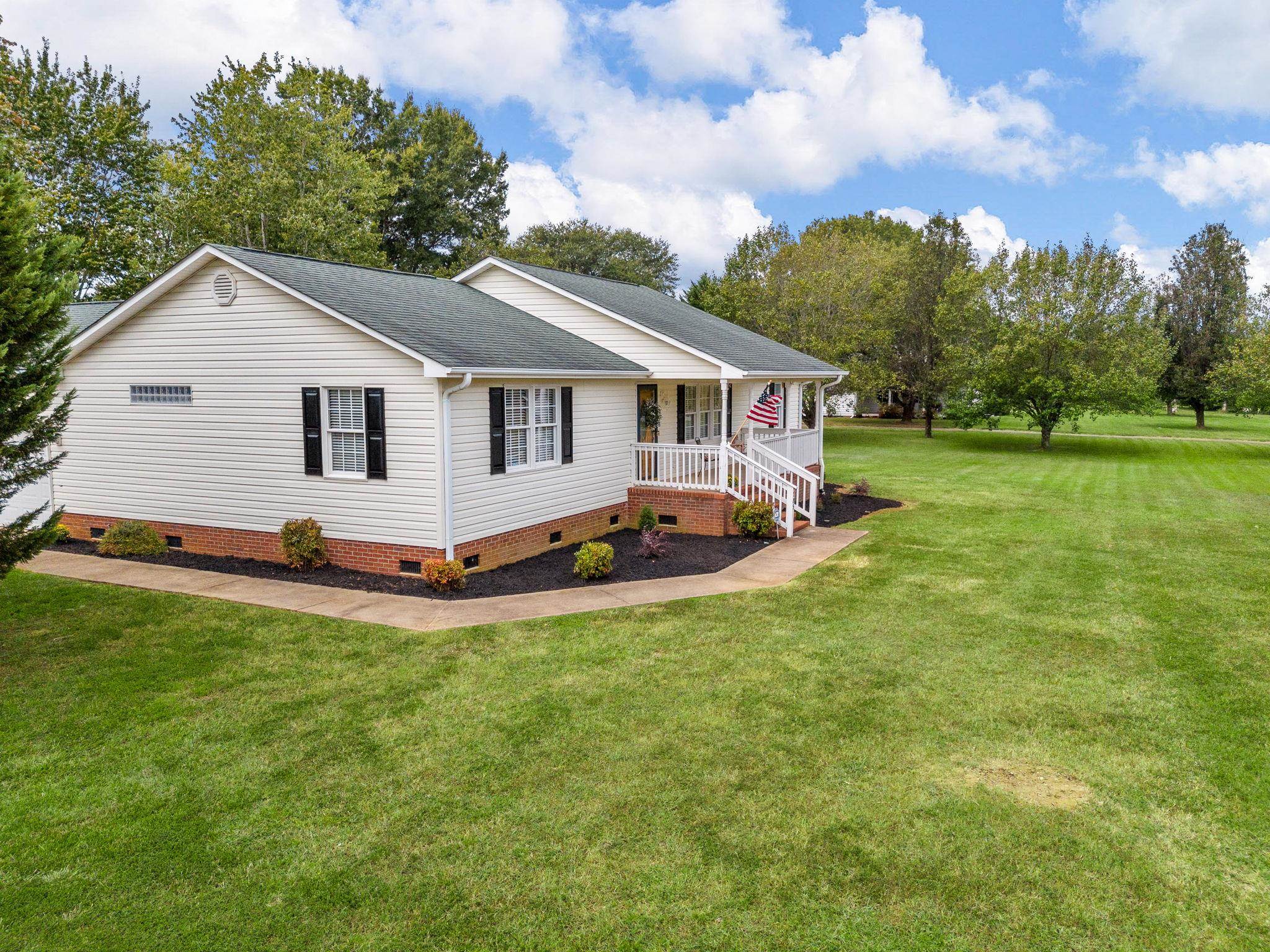 785 Goodjoin Road Campobello, SC 29322 - Photo 2 of 42 Gallery Image 2