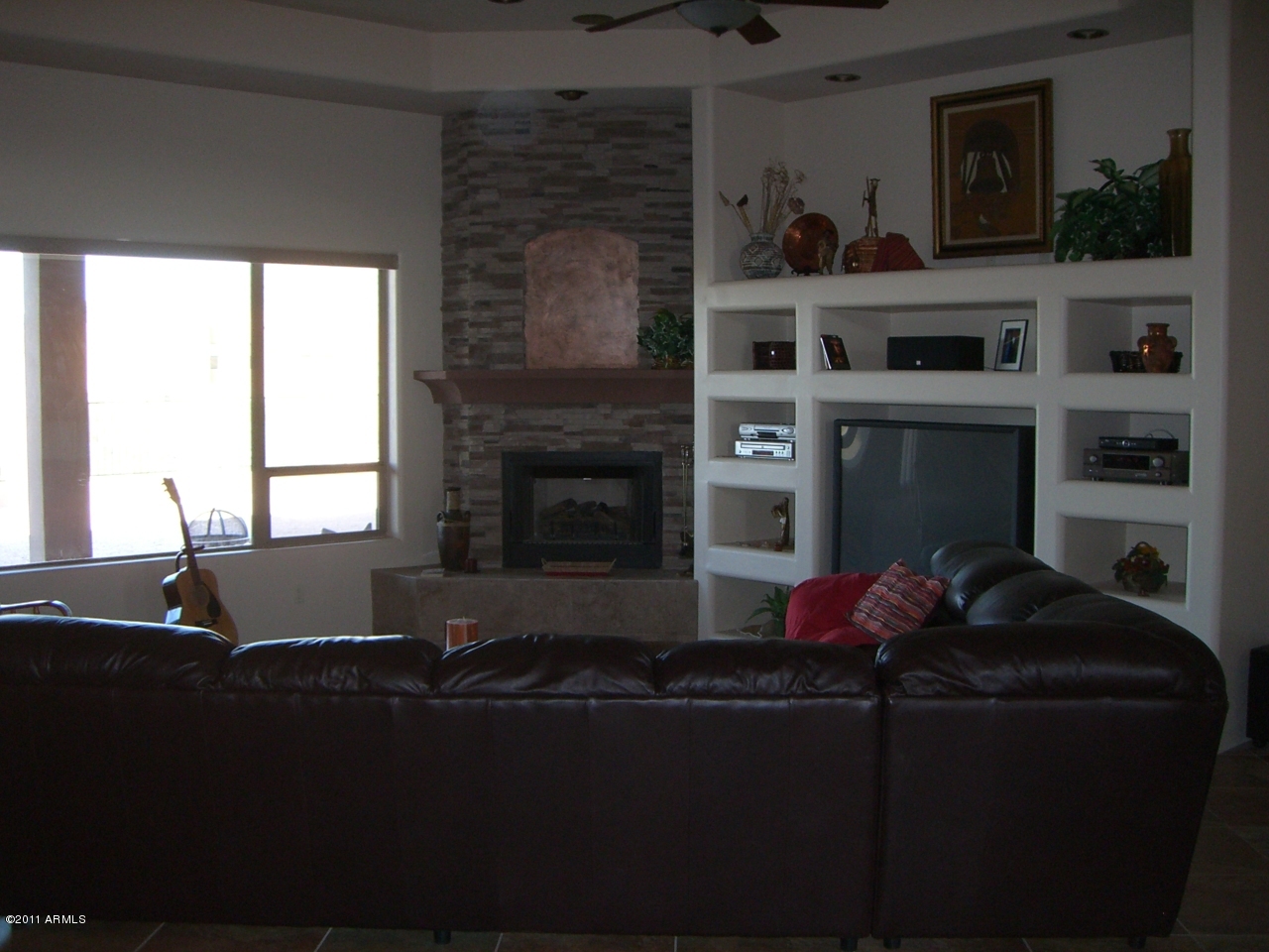624 West Yearling Road Phoenix, AZ 85085 - Photo 3 of 10 Living Room