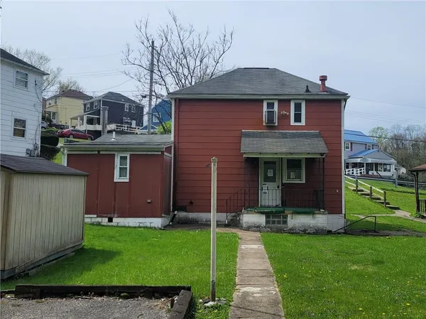 $34,900 | 725 East Drive, Clairton, PA 15025