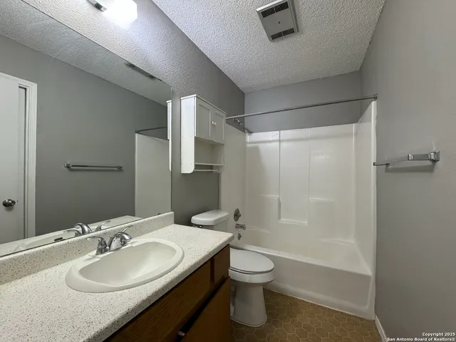 a view of backyard with pathway