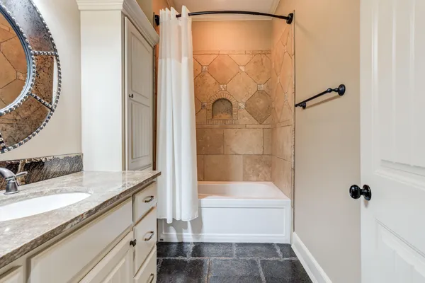 $360,000 | 9 Tuscan Villas Circle, Lubbock, TX 79423