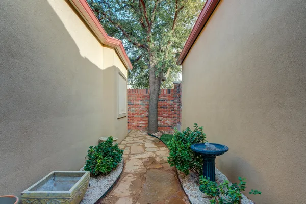 $360,000 | 9 Tuscan Villas Circle, Lubbock, TX 79423