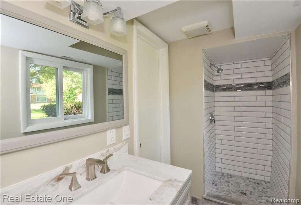 338 Randolph Road Rochester Hills, MI 48309 - Photo 18 of 26
