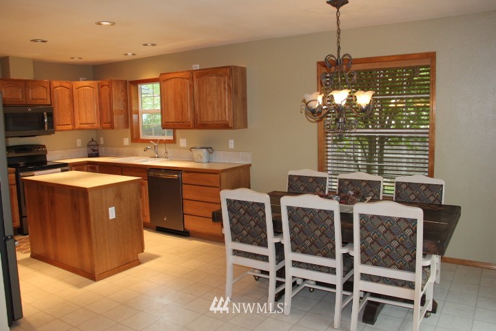 18816 Nutmeg Street Southwest Rochester, WA 98579 - Photo 4 of 22
