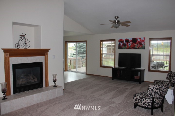 18816 Nutmeg Street Southwest Rochester, WA 98579 - Photo 7 of 22
