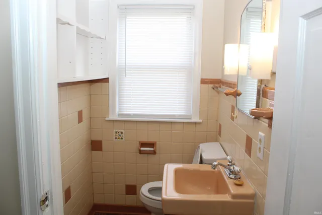 $1,400 | 2100 East Gum Street, Evansville, IN 47714