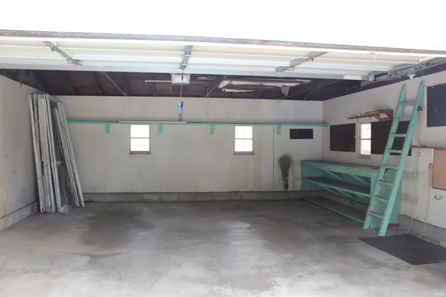 $1,400 | 2100 East Gum Street, Evansville, IN 47714