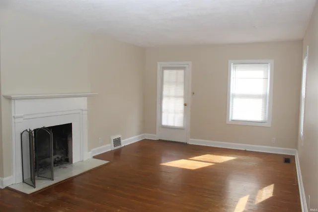 $1,400 | 2100 East Gum Street, Evansville, IN 47714