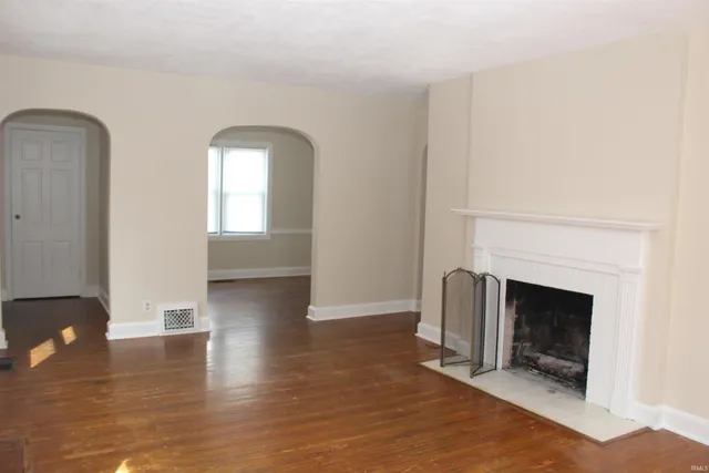 $1,400 | 2100 East Gum Street, Evansville, IN 47714