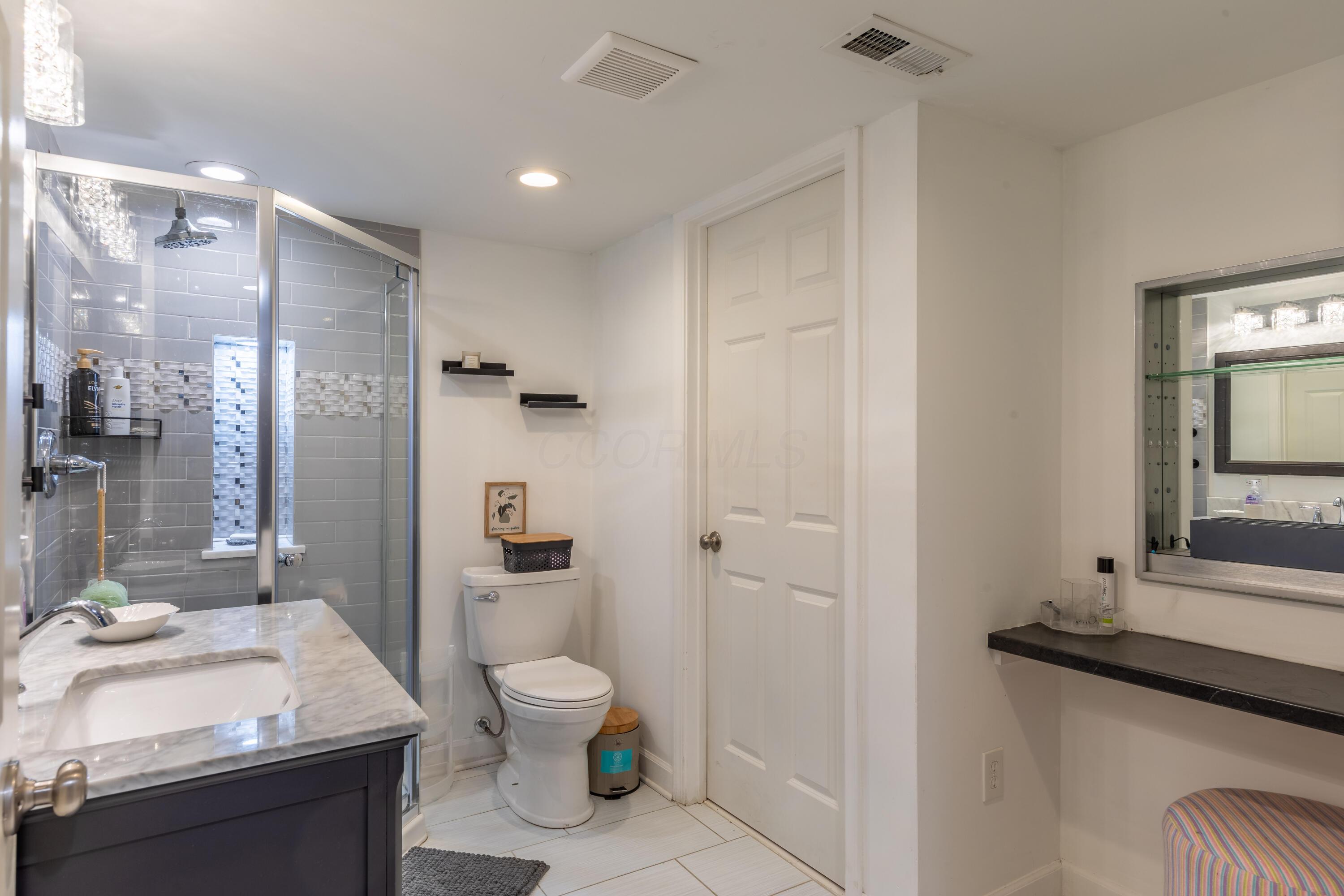 2047 Wolverhampton Road Powell, OH 43065 - Photo 21 of 33 021
