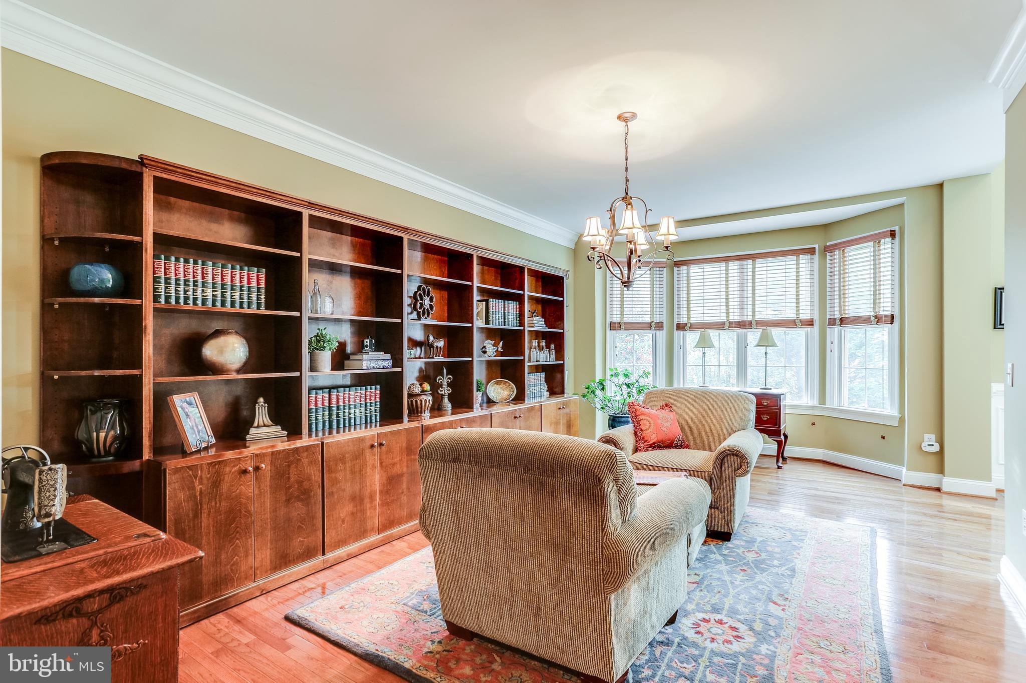 7673 Colonial Beach Road Pasadena, MD 21122 - Photo 25 of 86 Living Room