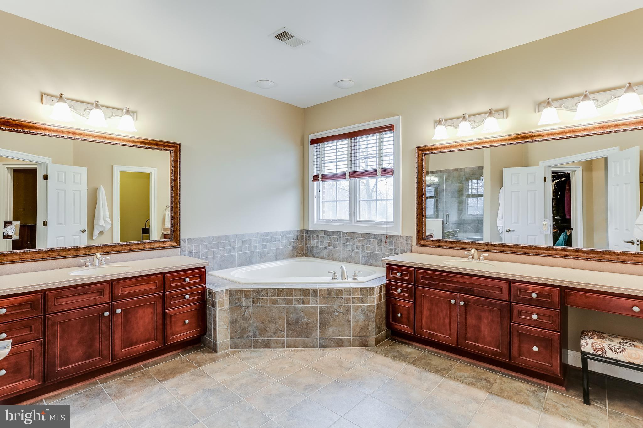 7673 Colonial Beach Road Pasadena, MD 21122 - Photo 51 of 86 Separate, large vanities with Jaccuzi tub