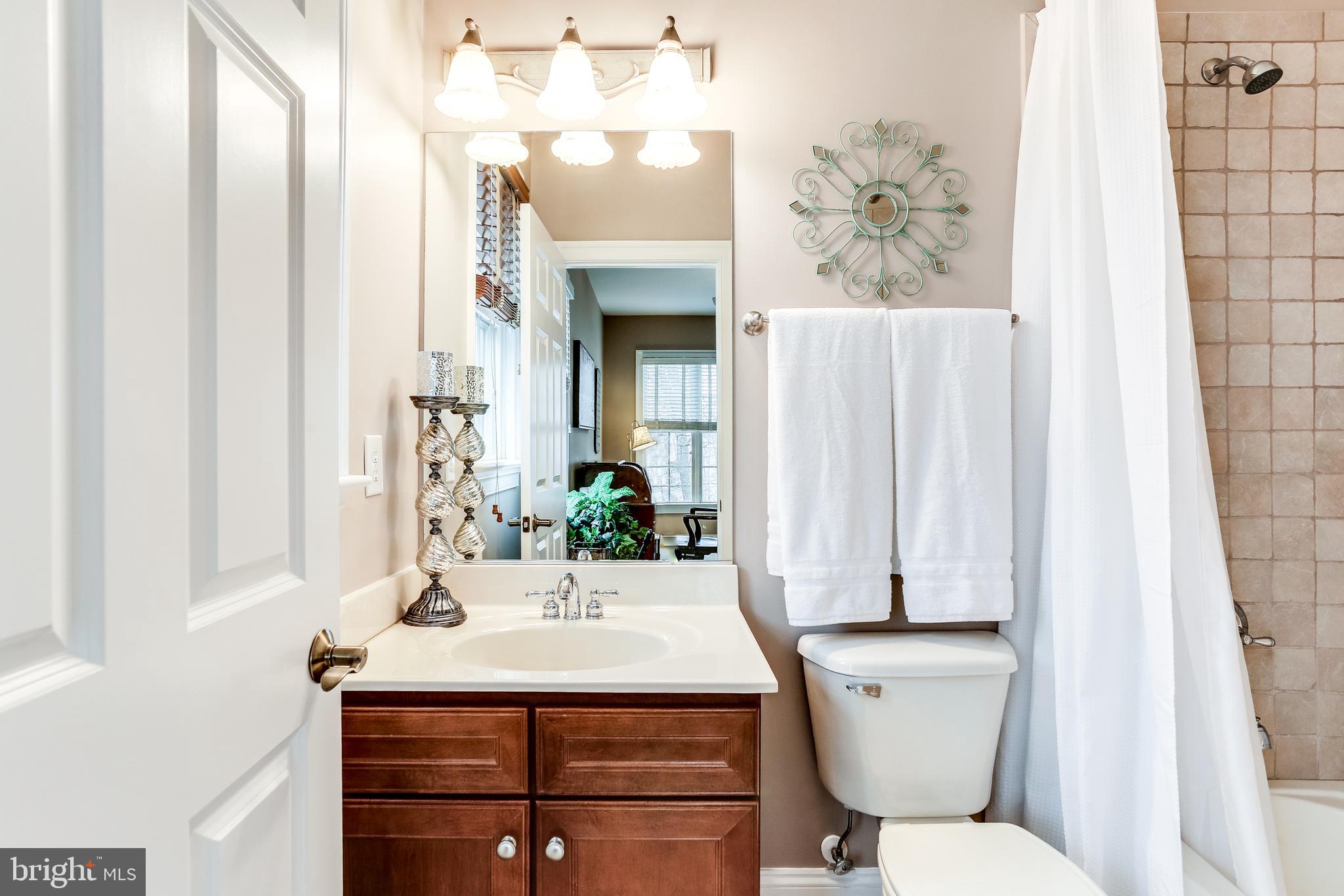 7673 Colonial Beach Road Pasadena, MD 21122 - Photo 63 of 86 Upper level full bath #4