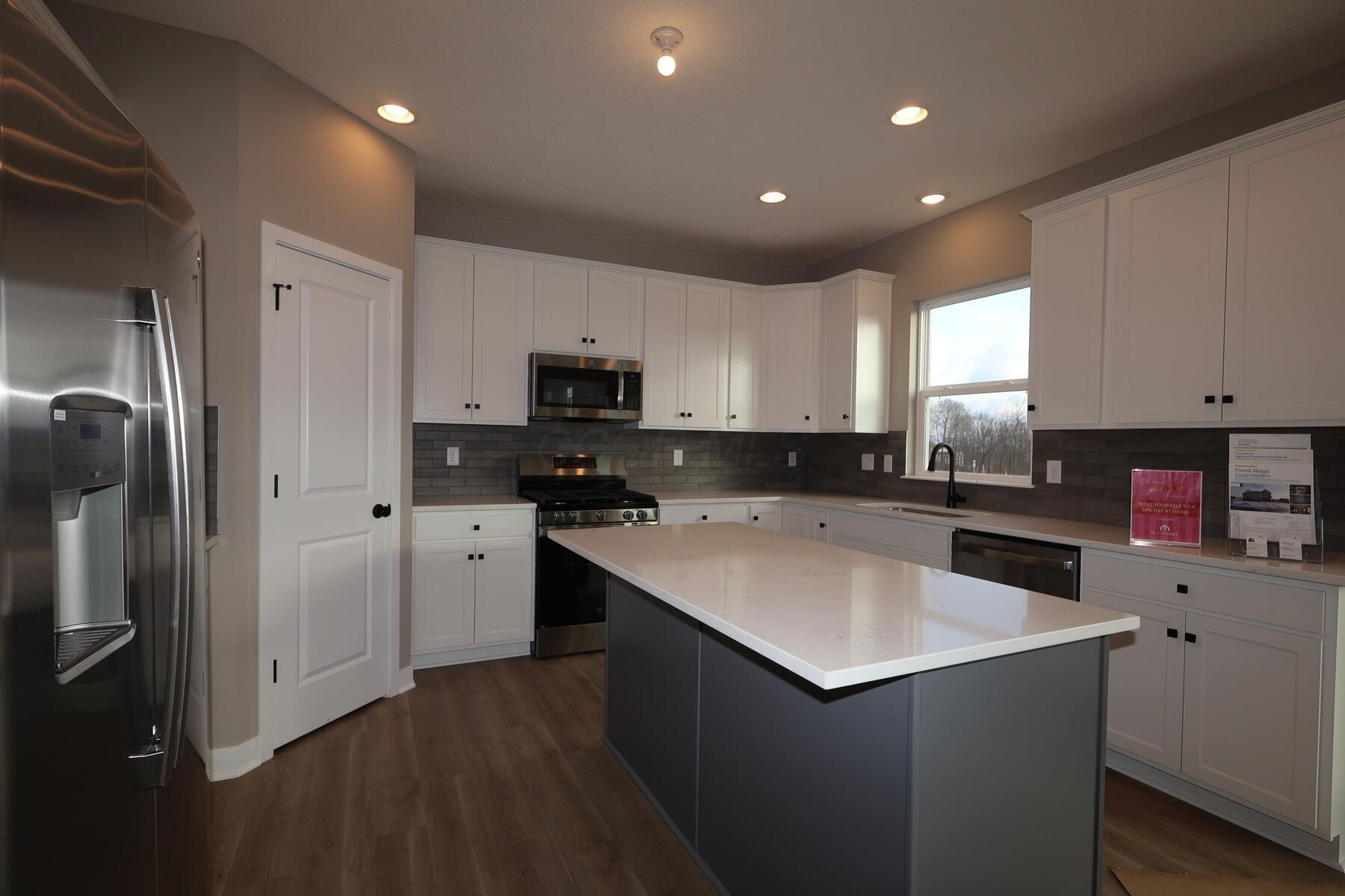 301 Reign Way Pataskala, OH 43062 - Photo 7 of 24 Kitchen