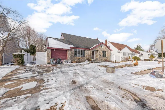 $1,090,000 | 85 Briarcliff Road, Westbury, NY 11590