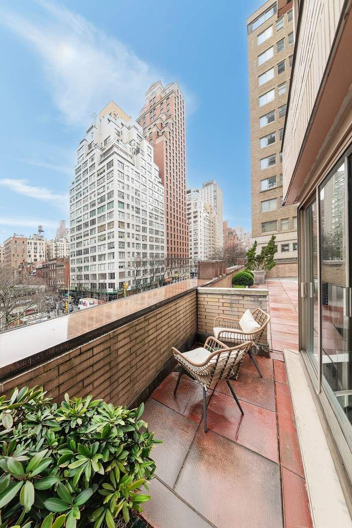 200 East 69th Street, Unit 4A Manhattan, NY 10021 - Photo 5 of 8