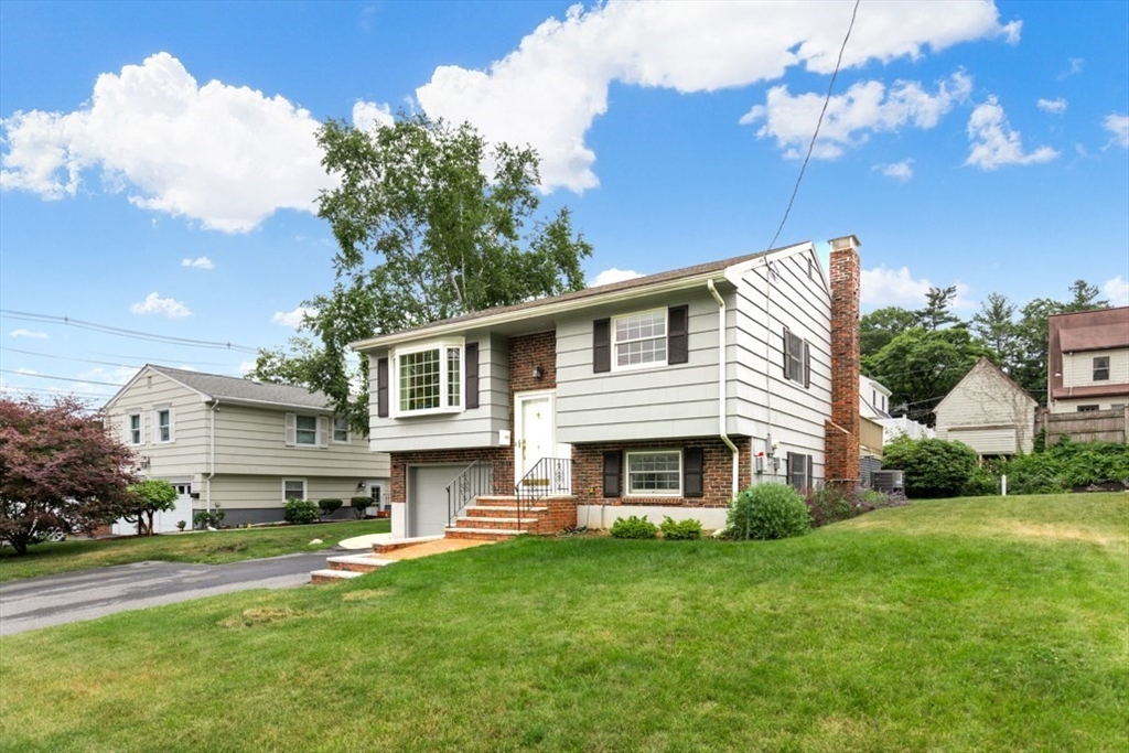 4 Rossmore Road Lynnfield, MA 01940 - Photo 2 of 29