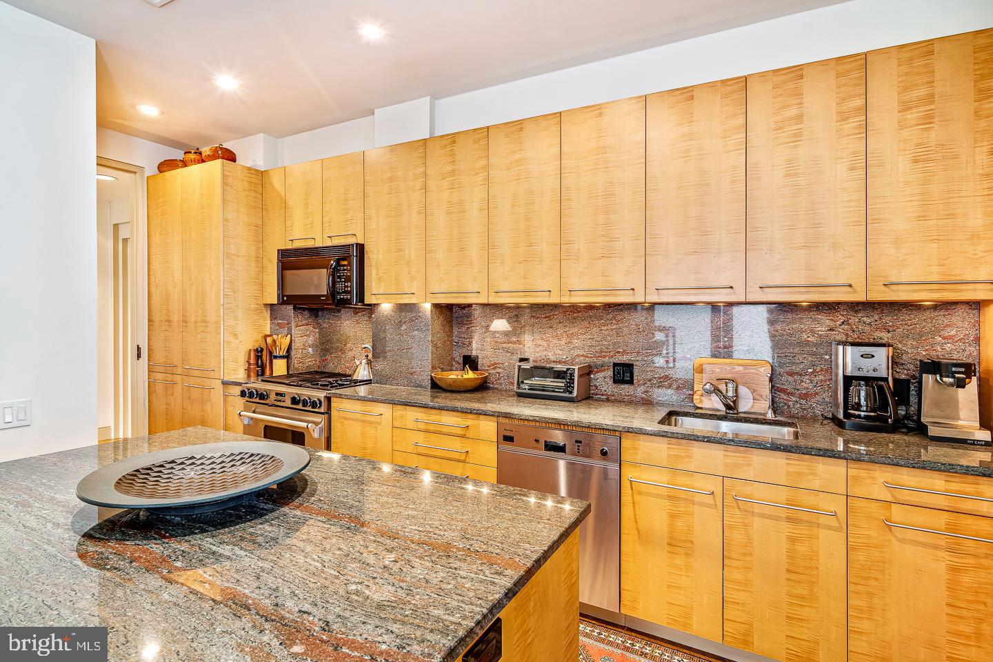 1830 Rittenhouse Square, Unit 9C Philadelphia, PA 19103 - Photo 19 of 36 Gallery Image 19