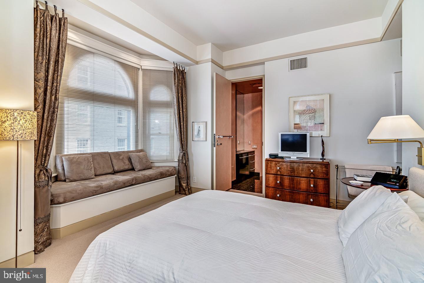 1830 Rittenhouse Square, Unit 9C Philadelphia, PA 19103 - Photo 29 of 36 Gallery Image 29