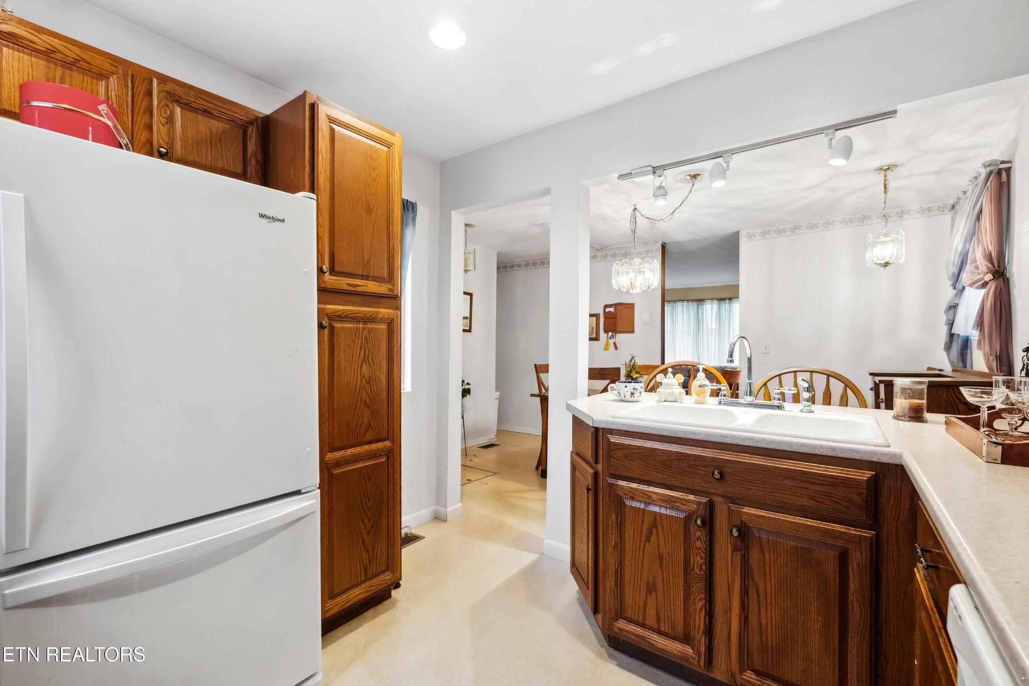 125 Marquette Road Oak Ridge, TN 37830 - Photo 3 of 21 Gallery Image 3