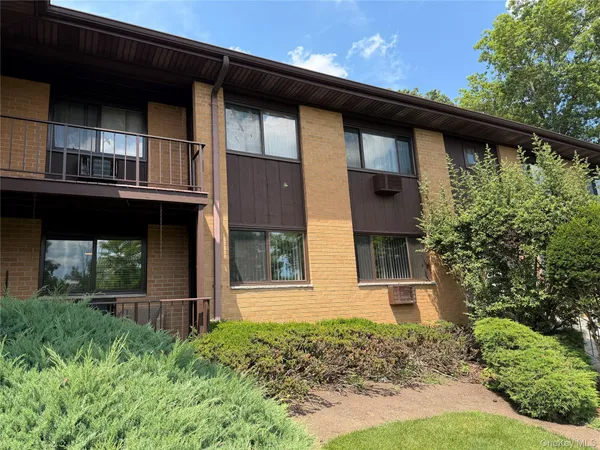 $299,900 | 8 East Lawrence Park Drive, Unit 9, Piermont, NY 10968