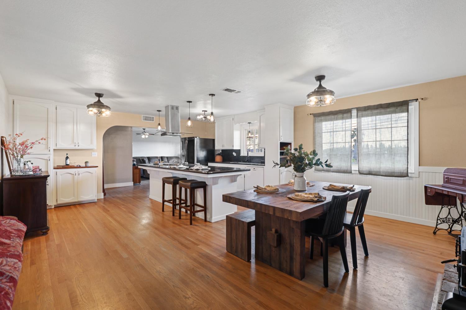 10695 Calvine Road Sacramento, CA 95830 - Photo 13 of 81