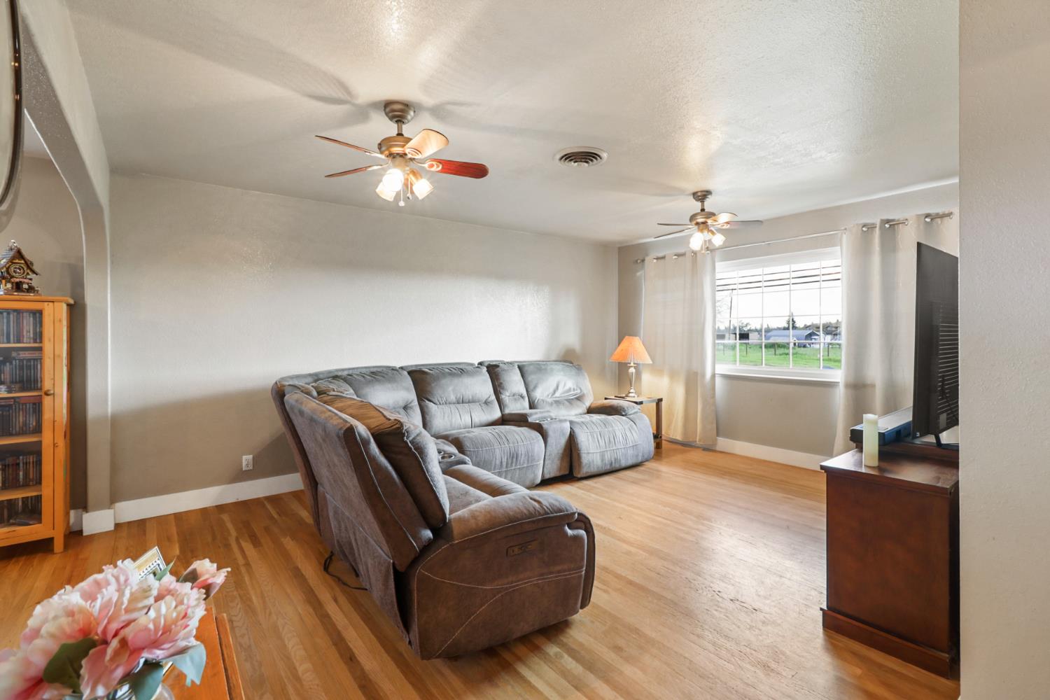 10695 Calvine Road Sacramento, CA 95830 - Photo 6 of 81