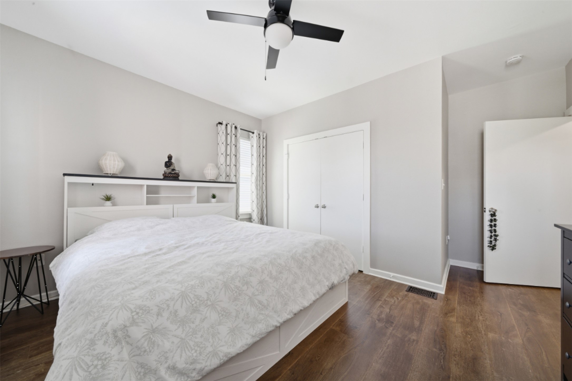 1201 Grove Boulevard, Unit 1304 Austin, TX 78741 - Photo 13 of 19 a bedroom with a bed and window