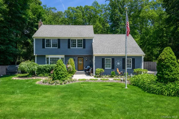 $975,000 | 283 Pipe Stave Hollow Road, Miller Place, NY 11764