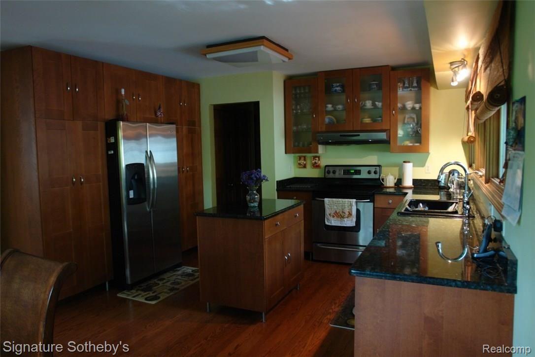 30895 Country Ridge Circle Farmington, MI 48331 - Photo 15 of 43 Furnished Kitchen View