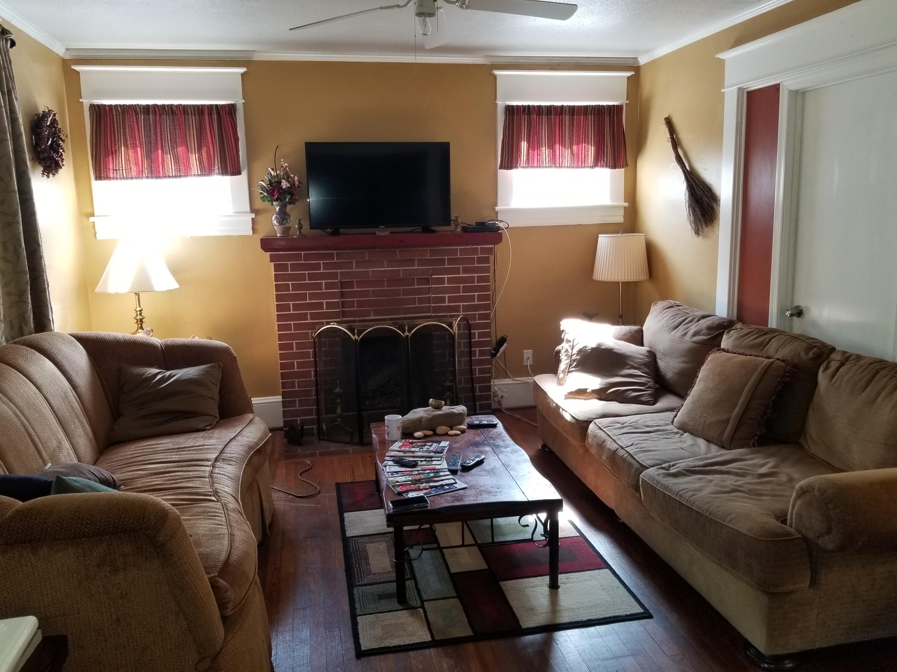 2440 Grandin Road Southwest Roanoke, VA 24015 - Photo 4 of 18 Living Room