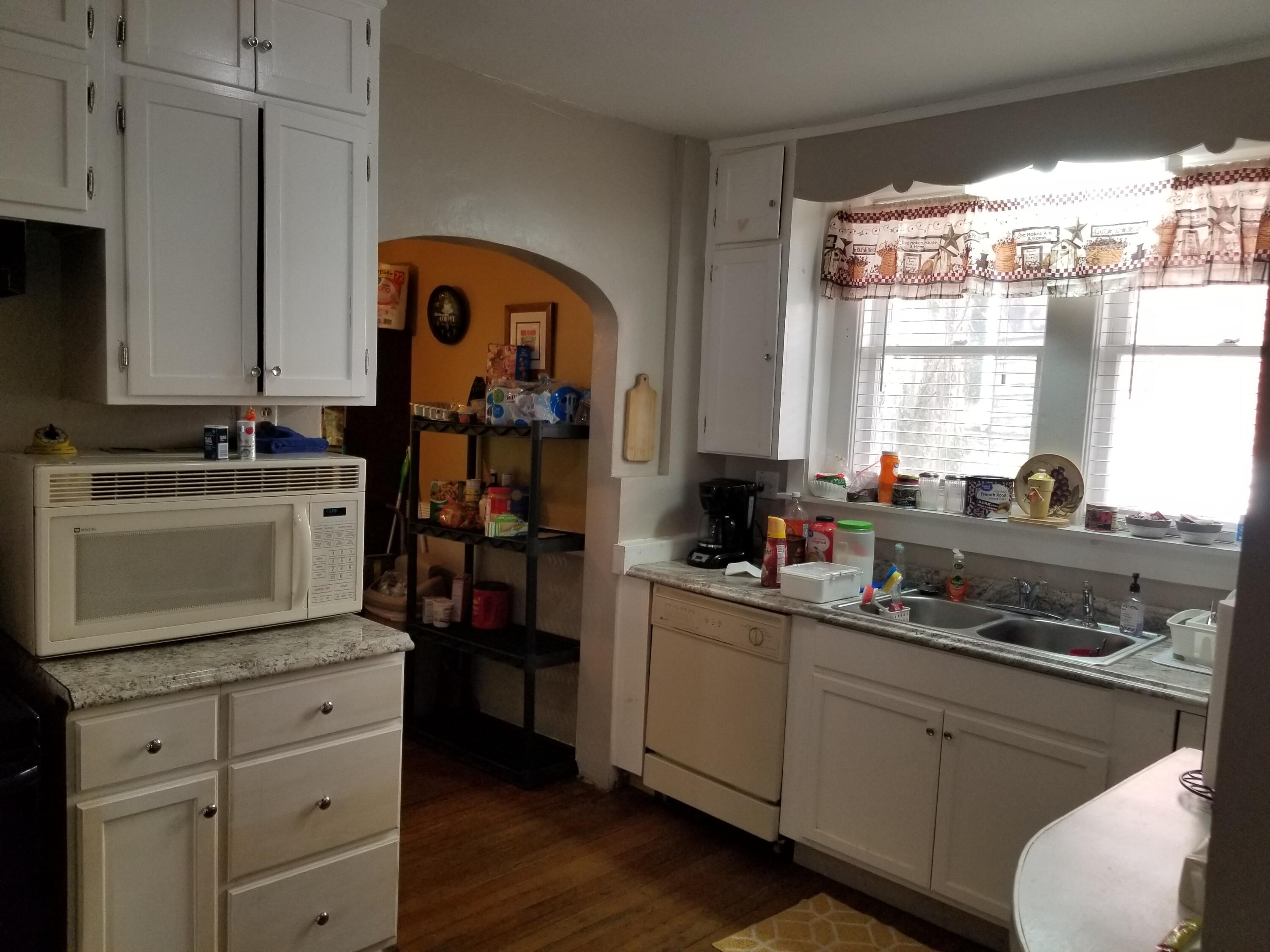 2440 Grandin Road Southwest Roanoke, VA 24015 - Photo 5 of 18 Kitchen