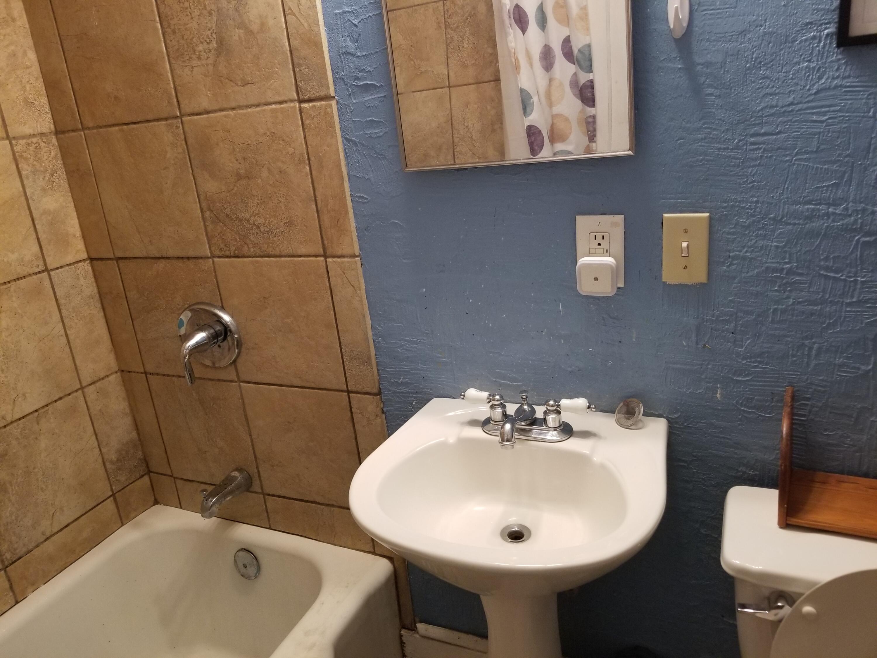 2440 Grandin Road Southwest Roanoke, VA 24015 - Photo 7 of 18 Entry full bath