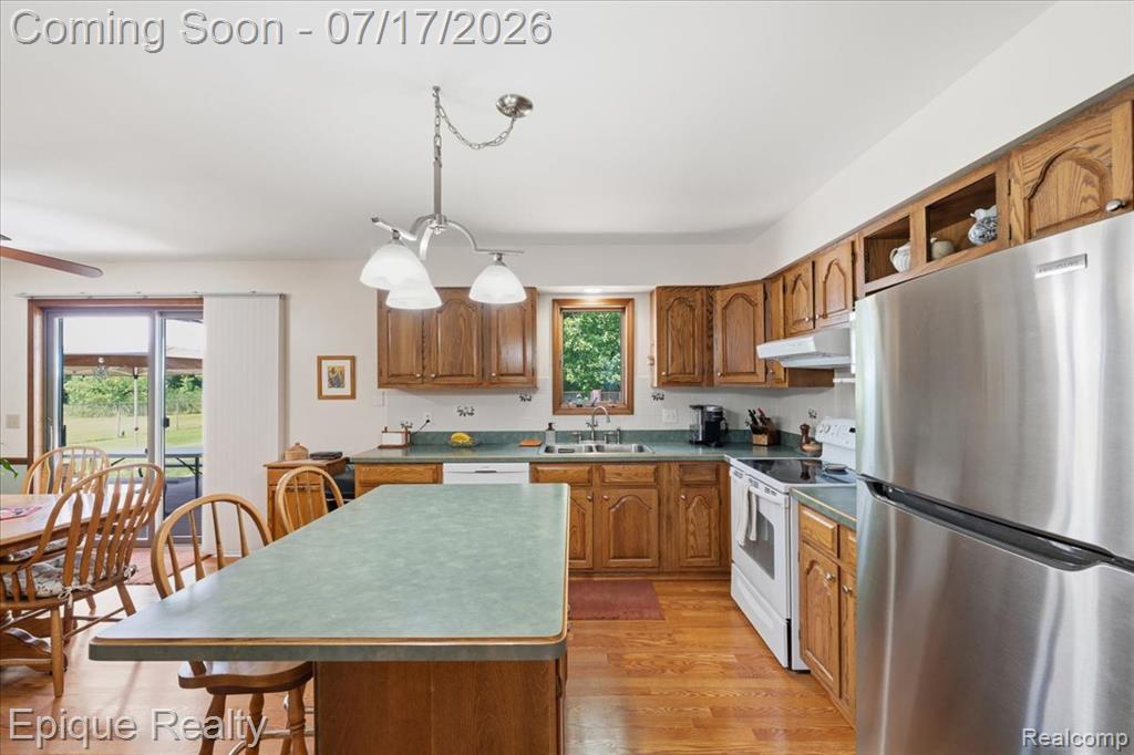555 East Square Lake Road Troy, MI 48085 - Photo 15 of 48