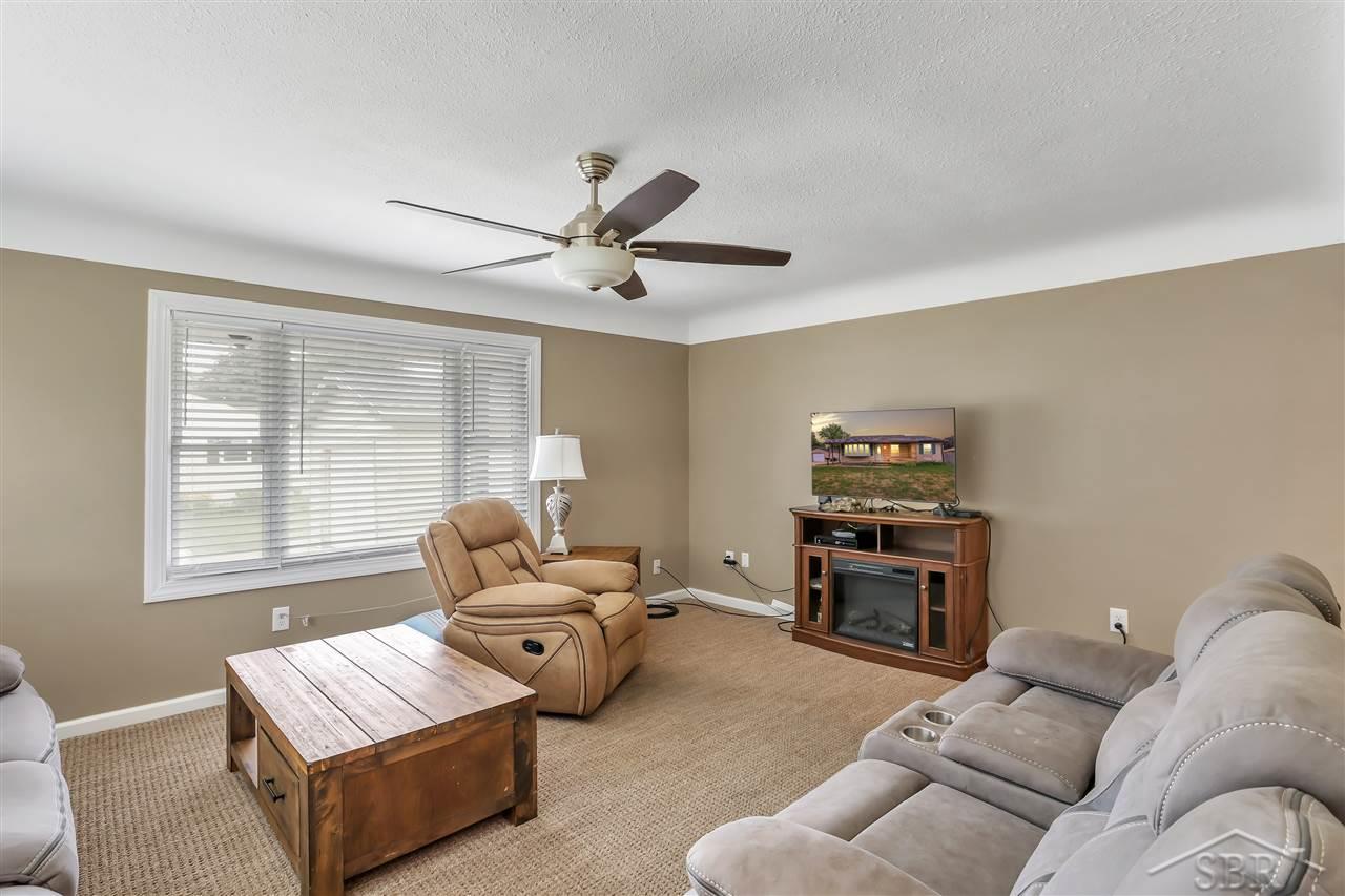 581 Rustic Road Saginaw, MI 48604 - Photo 8 of 20 50019860-7.JPG