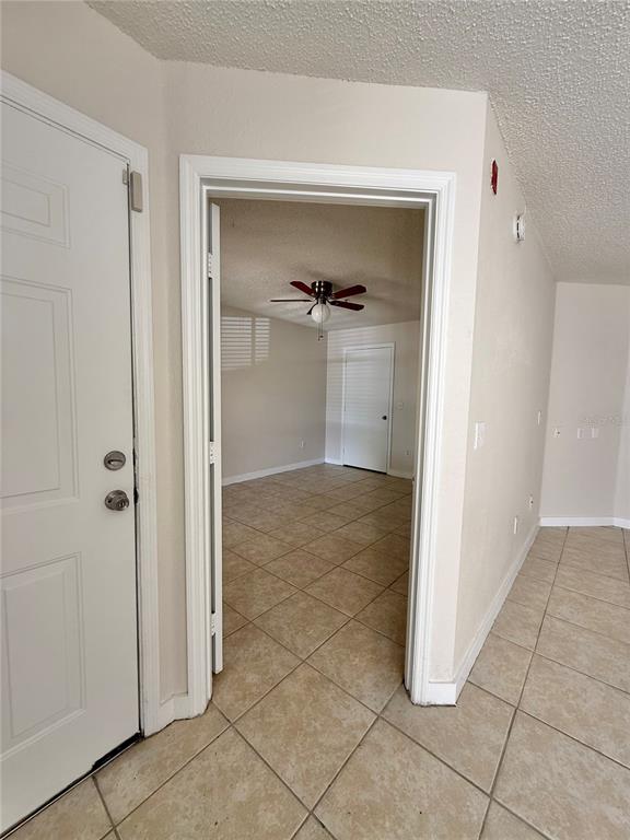 2201 Key W Court, Unit 314 Kissimmee, FL 34741 - Photo 22 of 58 an empty room that has a mirror in it