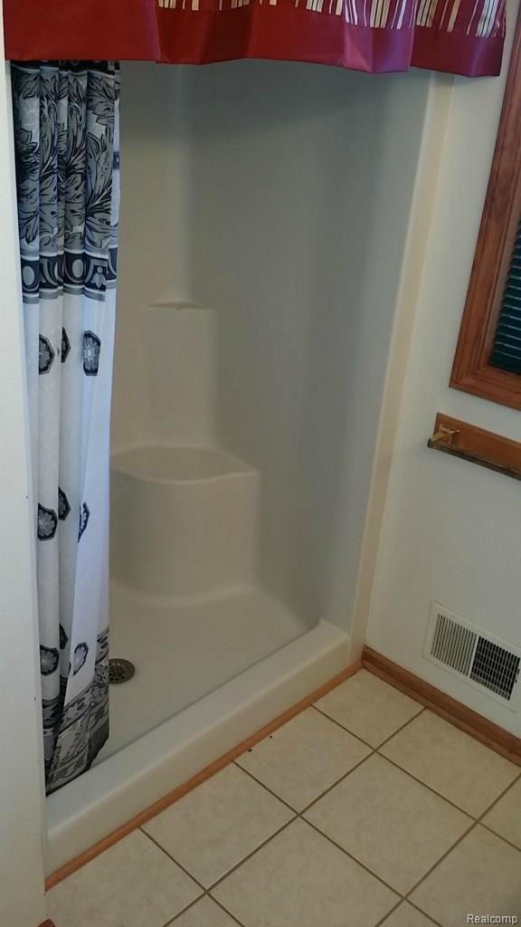 2939 County Farm Road Howell, MI 48843 - Photo 16 of 23 Master Bath