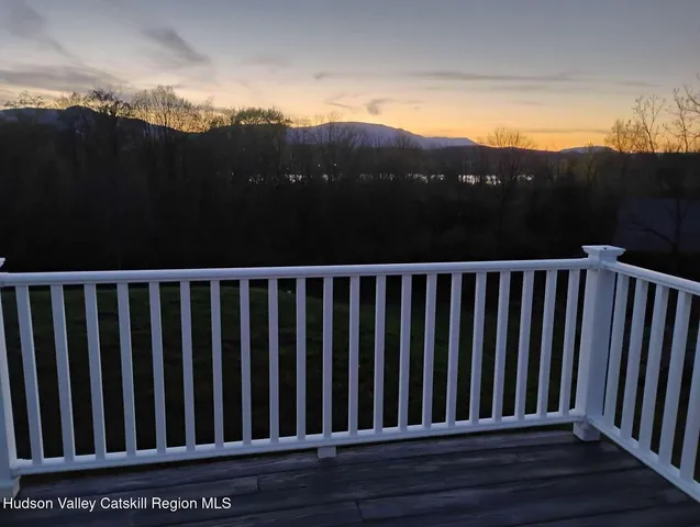 a view of a yard in front of the house
