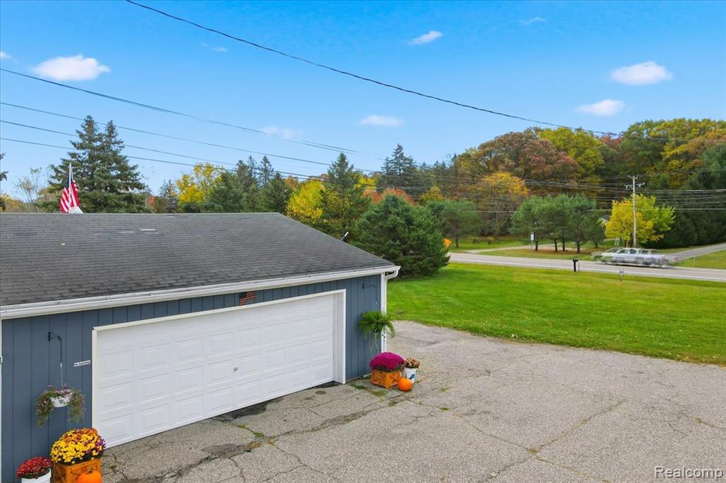 4718 Davison Road Lapeer, MI 48446 - Photo 8 of 36
