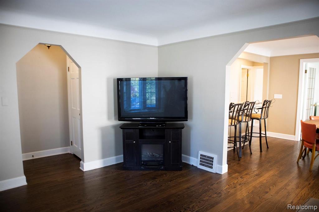 1021 Harvard Road Berkley, MI 48072 - Photo 12 of 42