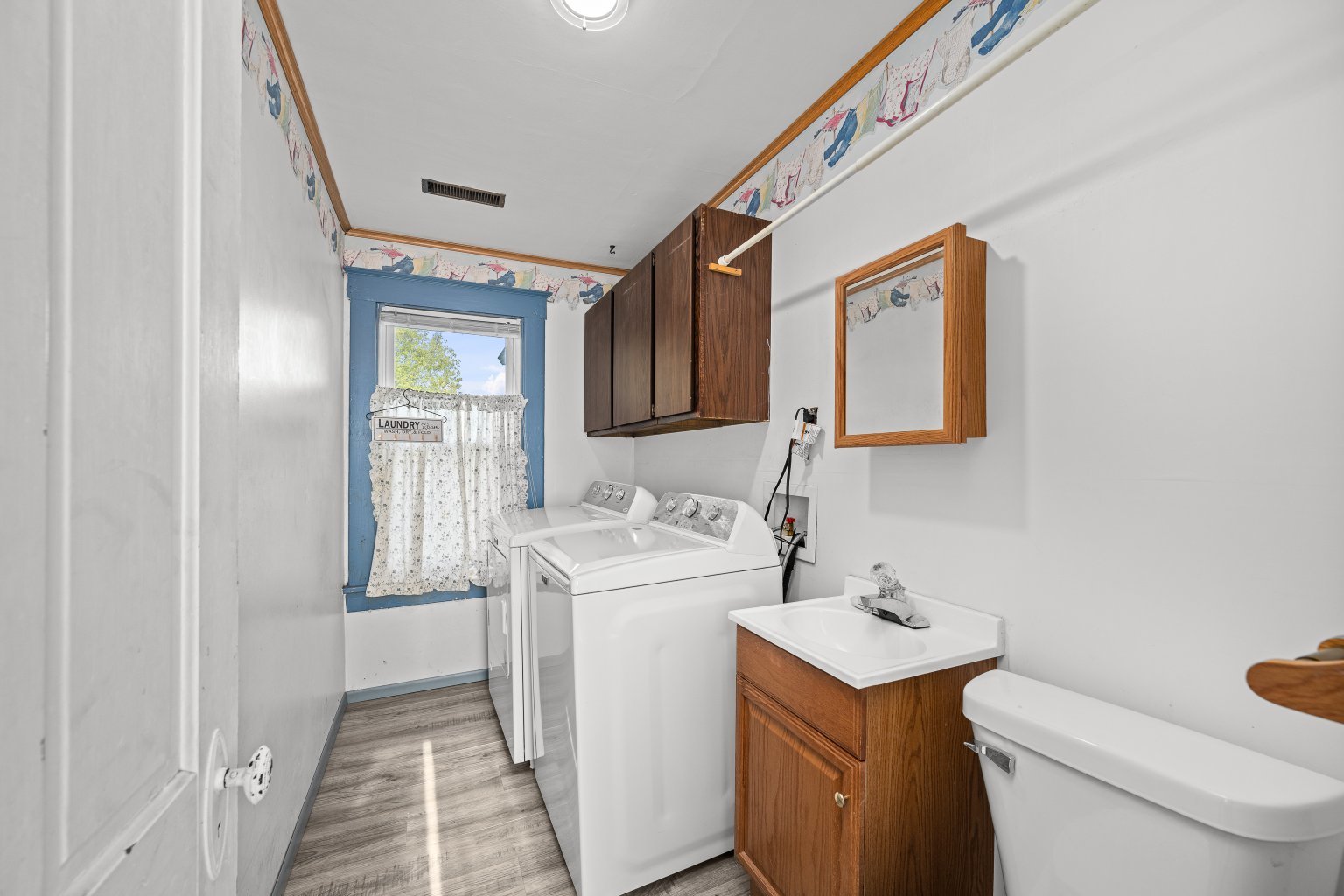 200 West Locust Street Cambridge, IL 61238 - Photo 24 of 32 a bathroom with a sink toilet and mirror