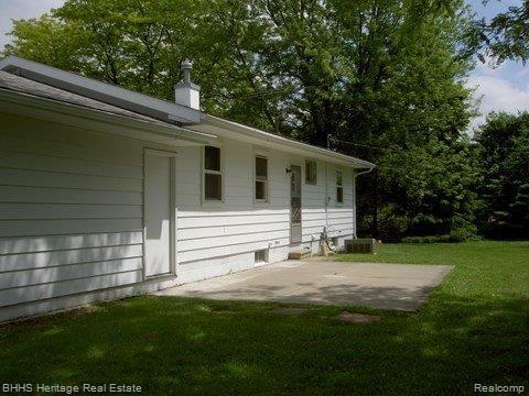 983 Oakcrest Road Howell, MI 48843 - Photo 9 of 12 Concrete Patio