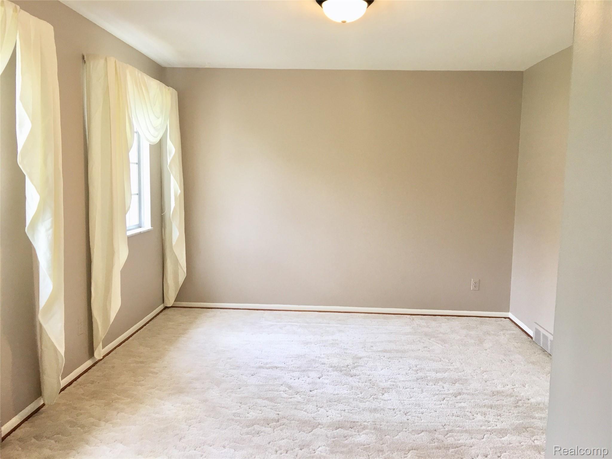 6801 Rattalee Lake Road Clarkston, MI 48348 - Photo 21 of 42 21.jpg