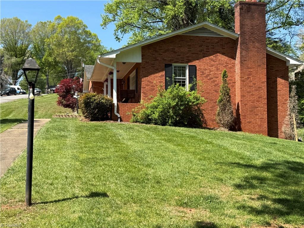 125 James Street Elkin, NC 28621 - Photo 2 of 21 Sideview