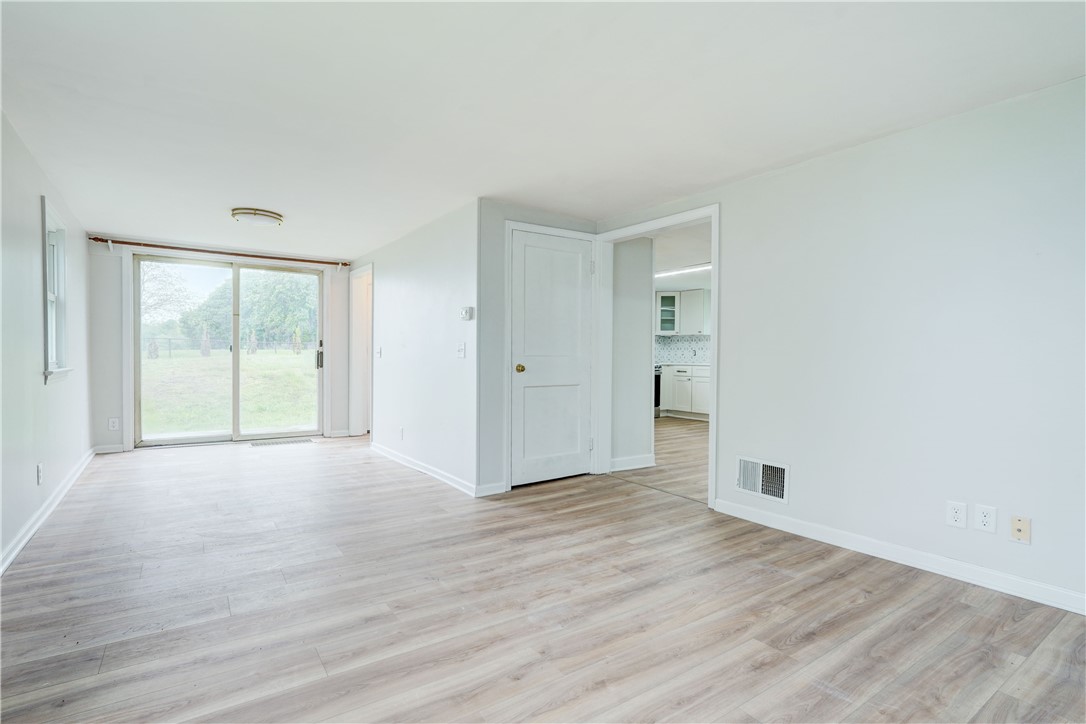 904 Lake Road Webster, NY 14580 - Photo 12 of 43
