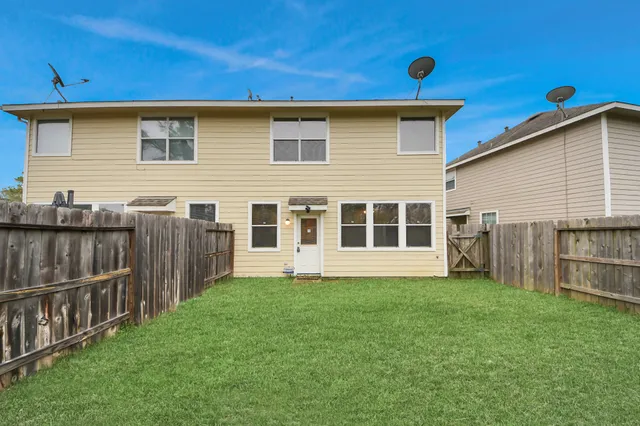 $225,000 | 17267 Oakwood Chase Drive, Spring, TX 77379